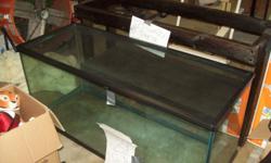 75 gallon tank comes with Top and Base (holds water) EXCELLENT CONDITION
IT IS IN EXCELLENT CONDITION.
Has no lights to it, Just a tank, top, and base.
IT HAS HAD NO WATER IN IT. But I have put some water in it to clean it out, so it DOES NOT LEAK.
We had