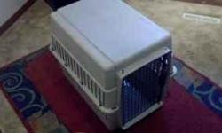 I have a Medium Dog Kennel for sale; good condition!
Dimensions 26x17x22.
Text or call 402-802-4985 if interested!