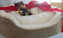 large fleece lined removable pillow suede outer retails for $50. only asking $25. we will be doing delivers of puppies in Bowling Green Dec 11 E-town Ky Dec 20 Owens Ky Dec 21 & Nash. Tn Dec 22 if u would like to meet us to get this bed